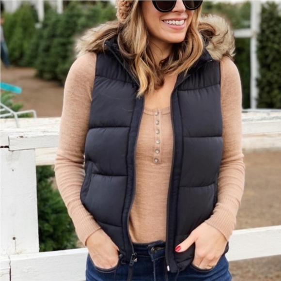 Abercrombie Fitch Womens Puffer Vest Fur Trim Removable Hood Sz M Black Y2K - Picture 2 of 9